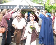 Mittelalterliche Hochzeit Saebelspalier